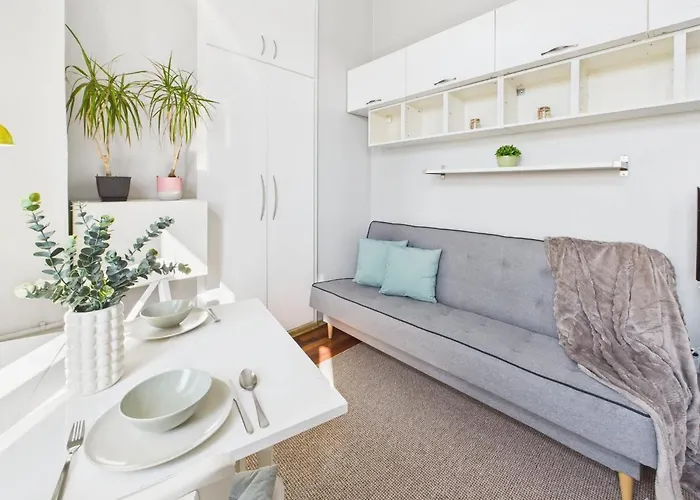 Exceptional Studio Located Near Royal Baths Park By Noclegi Renters