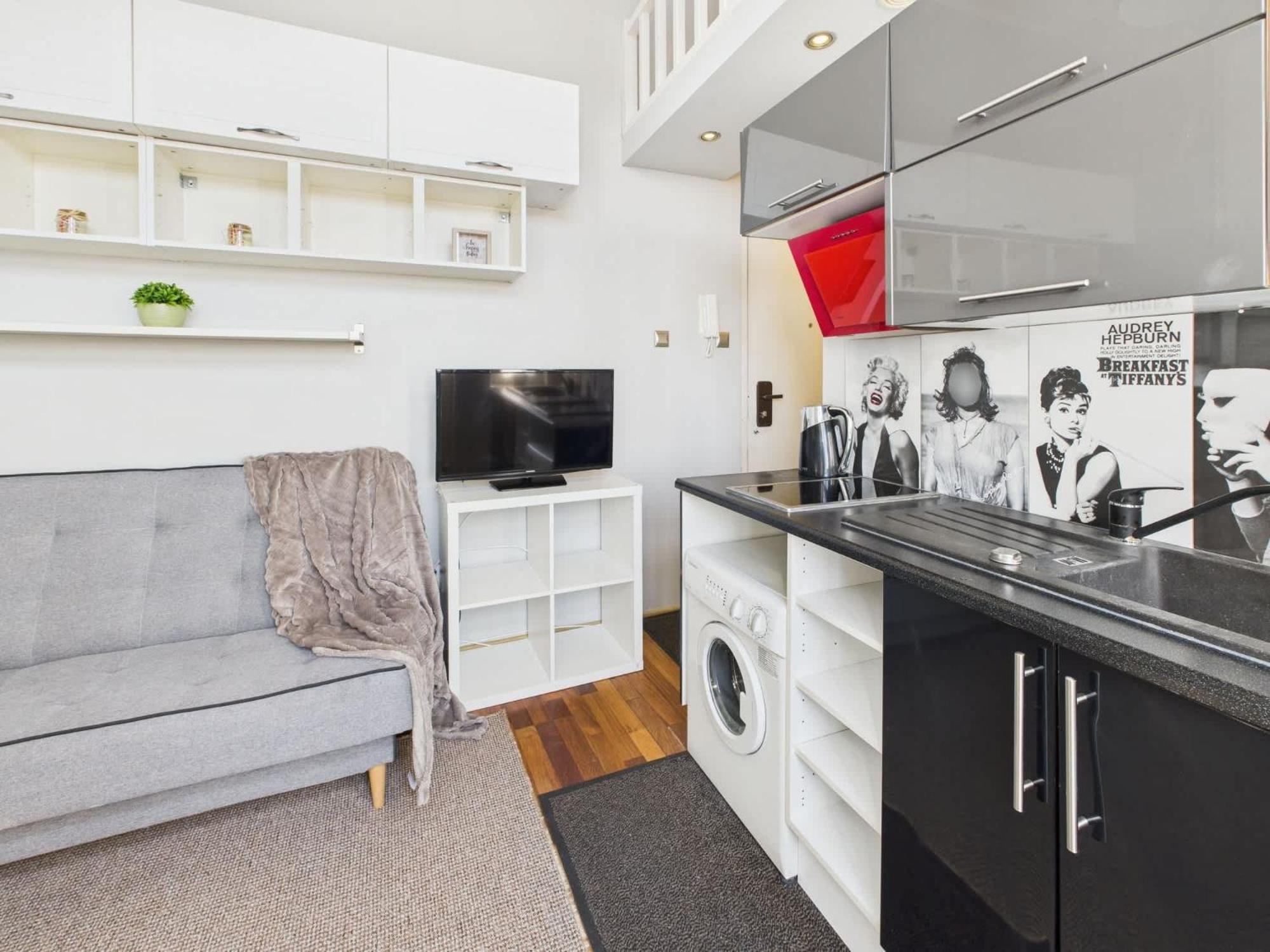 Exceptional Located Near Royal Baths Park By Renters Warszawa